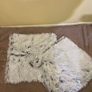 Uhomy 2 Faux Fur Throw Pillow Covers 18x18in NWT